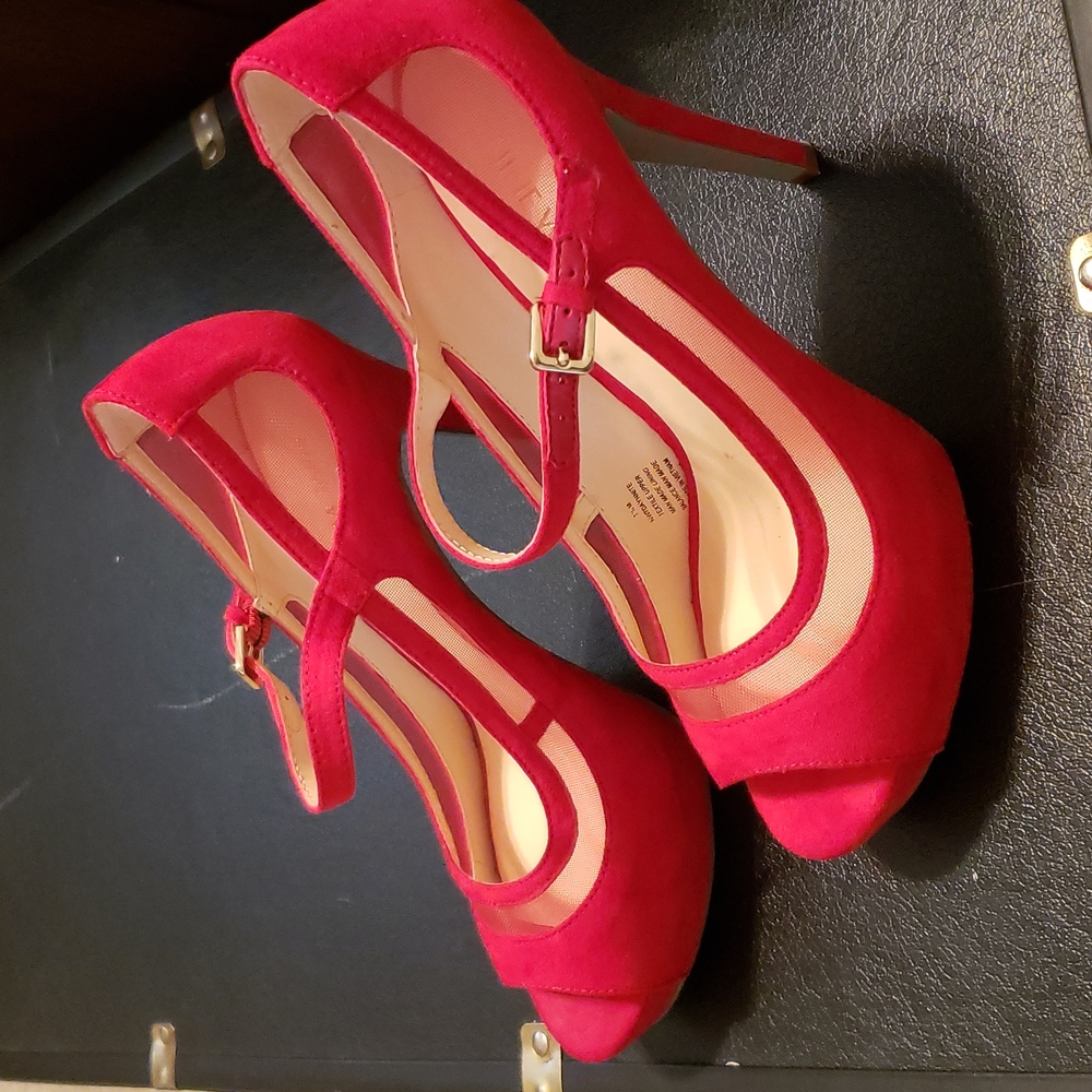 Nine West Red Suede Platform Heels Size 7.5M